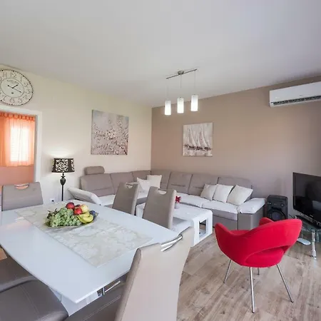 Apartament Amfora *